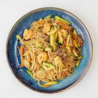 Wok de tallarines mariscos