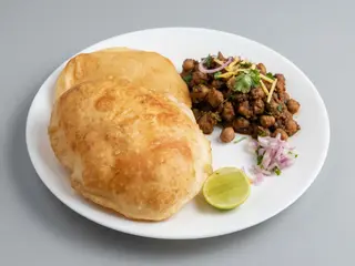 CHOLE BHATURE