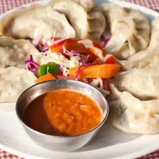 VEG MOMOS 12 PIECES