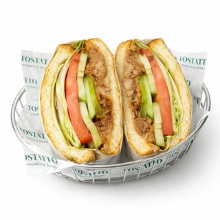 Sándwich Pulled Pork con alioli y pimientos asados (cerdo desmenuzado)