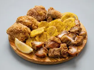 Mixto de pollo y chicharrón