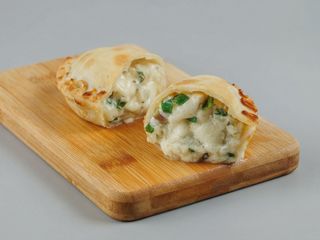 Empanada De Queso Y Cebolla