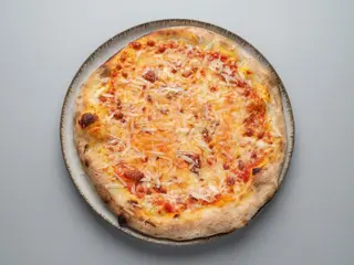 Pizza margarita suprema