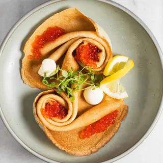 BLINIS RUSOS CON CAVIAR