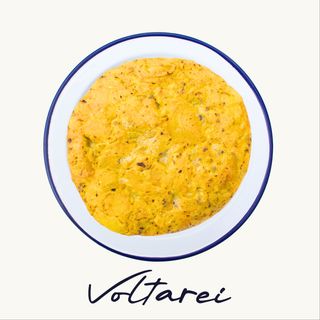 Tortilla con cebolla y queso azul
