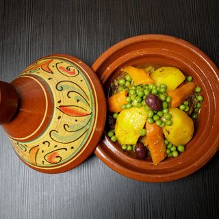 Tajín De Pollo Con Pasas