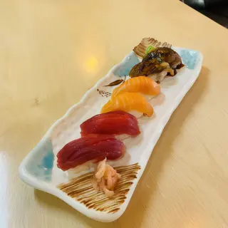 Cajita de atú con salmón y anguila (6 pzs.)