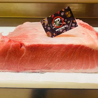 Sashimi de toro (9 pzs.)