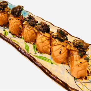 Cajita salmón con trufa negra (6 pzs.)