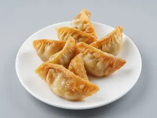 Empanadilla de cerdo (6unidades)（011）