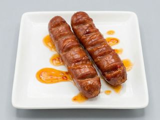 7A. Salchicha de China a la mano 1u