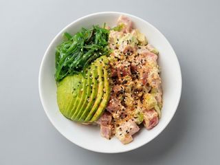 403. Poké bowl de atún spicy