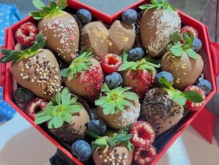 Corazón Feliz XL – Fresas Premium con Chocolate