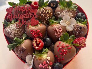 Corazón Feliz M – Fresas Premium con Chocolate