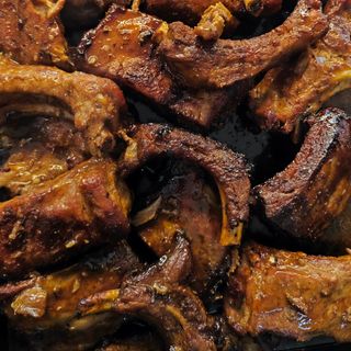 Costillas de cerdo al horno troceada