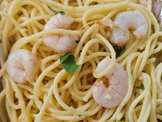 Espaguetis con gambas al ajillo