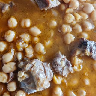 Garbanzos con costilla de cerdo
