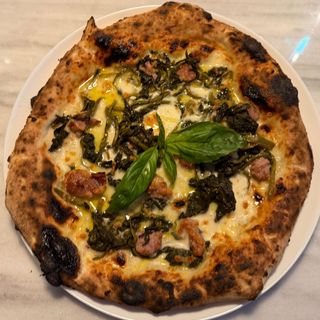 Salchichas y Friarielli