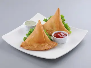 25. Ración De Samosa Vegetal (2 Uds.)