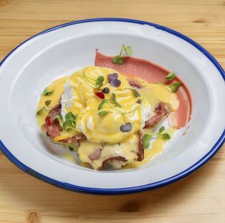 Tosta Eggs Benedicts