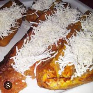 Platano madro con queso y bocadillo