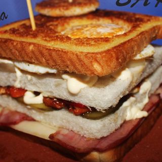 Sándwich Especial barbas