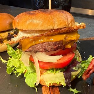 CompletBurger + Patatas Fritas + Bebida