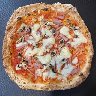 Pizza Prosciutto e Funghi