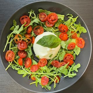 Ensalada de Burrata Mediterránea