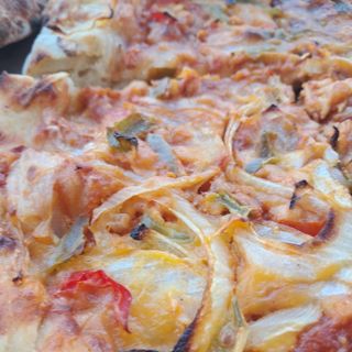 PIZZA POLLO. CHEDAR. PIMIENTO