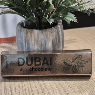 Chocolate con leche Dubai kadayif y pistacho Magnat