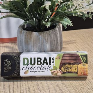Chocolate con leche Dubai kadayif y pistacho Delica Dore