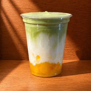 Matcha con Coco y Mango