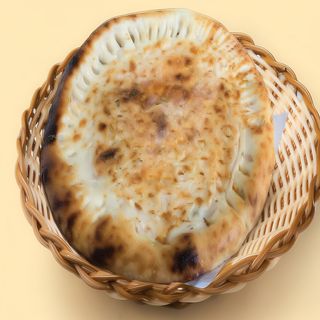 Queso y ajo naan