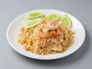 Arroz frito con gambas