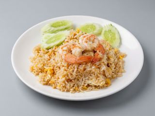 Arroz frito con gambas