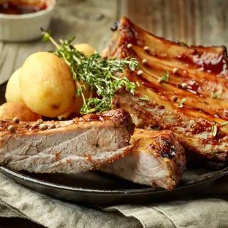 Costilla de cerdo al ast