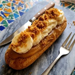 Vainilla, choco blanco penaut Enclair