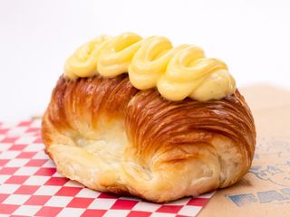 Medialuna Con Crema Pastelera