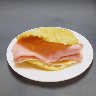 Arepa con Jamón y queso Gouda 