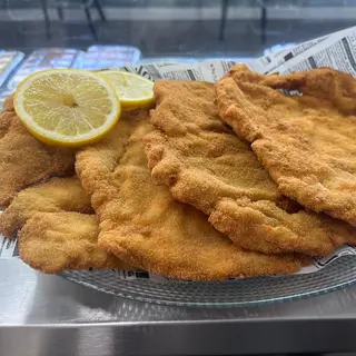 ESCALOPE DE POLLO CON PATATAS FRITAS NATURALES