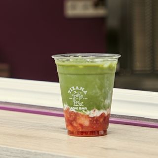 ICED MATCHA CON FRESA