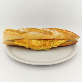 Bocadillo de tortilla francesa