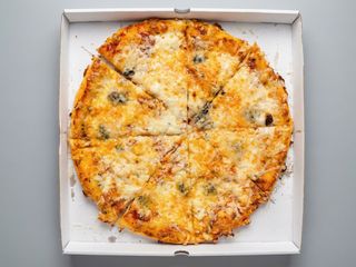 Pizza 4 quesos 