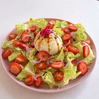 Burrata & Fruits Salad