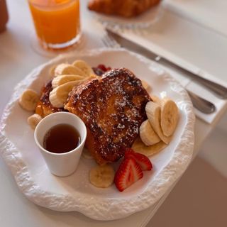 Laurie Signature French Toast