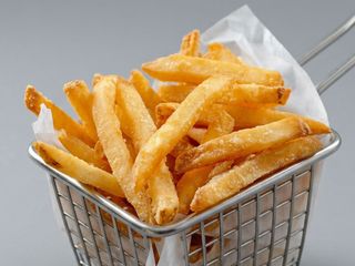 Patatas fritas con sal