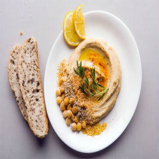 Hummus de garbanzos con pan