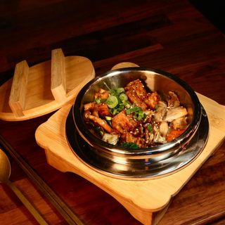 Tofu and mushroom seoulsot