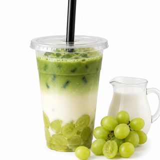 Matcha con uvas y leche.